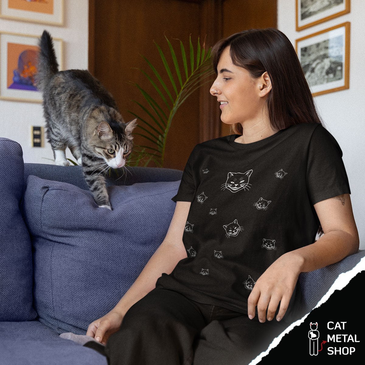 Playera Cat Metal Shop: We’re All Mad in Here