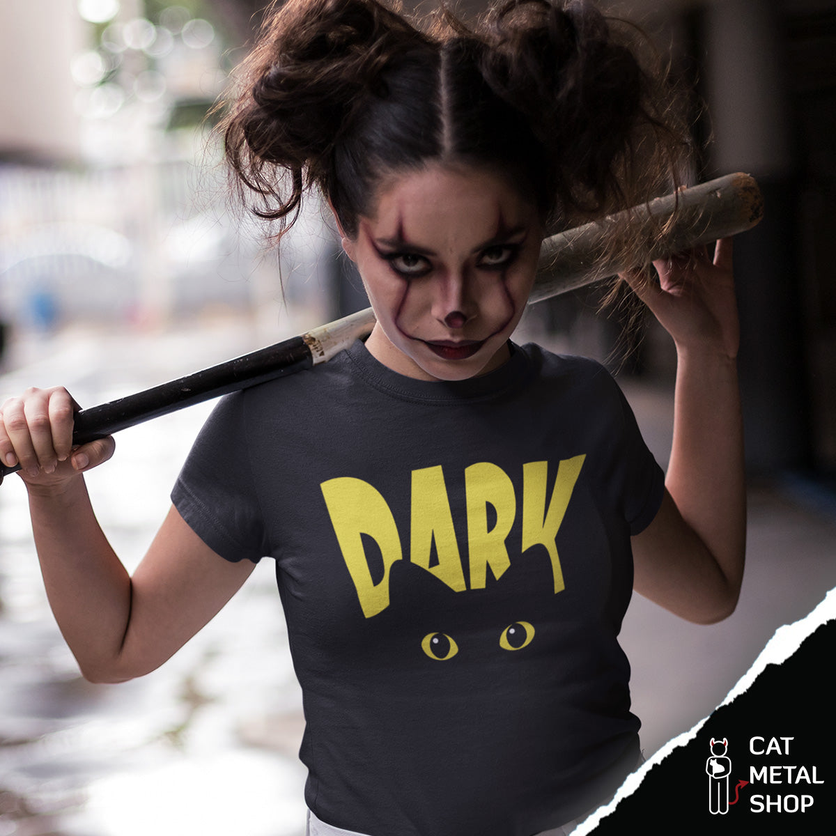 Playera Cat in the Dark